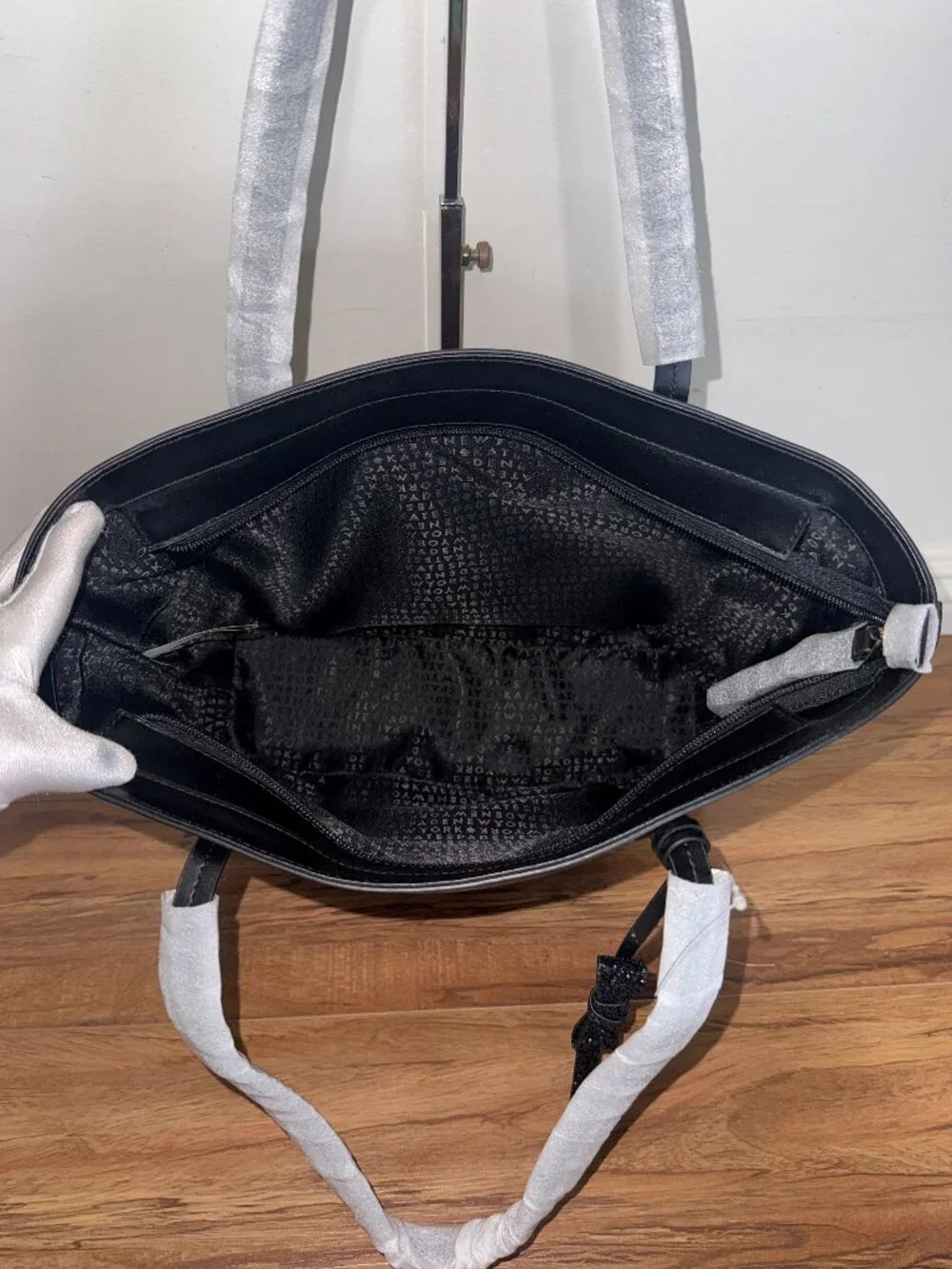 🖤Kate Spade Black Cow Leather Tote Bag with Bow Charm🖤